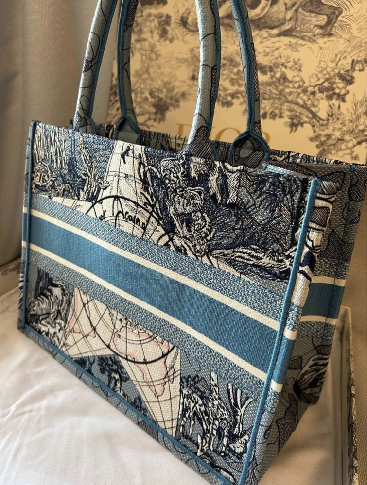 Продам сумка через плечо Christian Dior средный размер