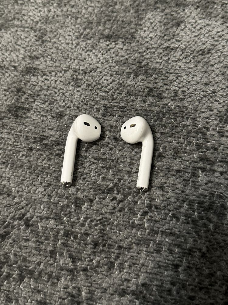 AirPods без кейса