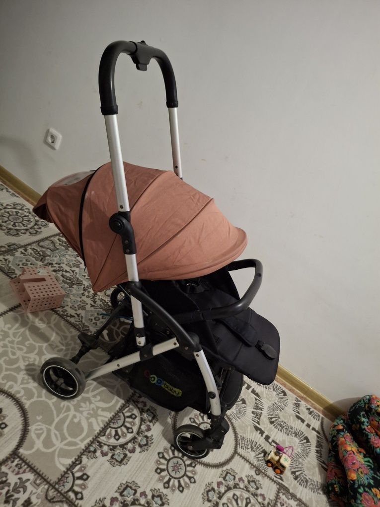 Коляска сатамын,почти новый