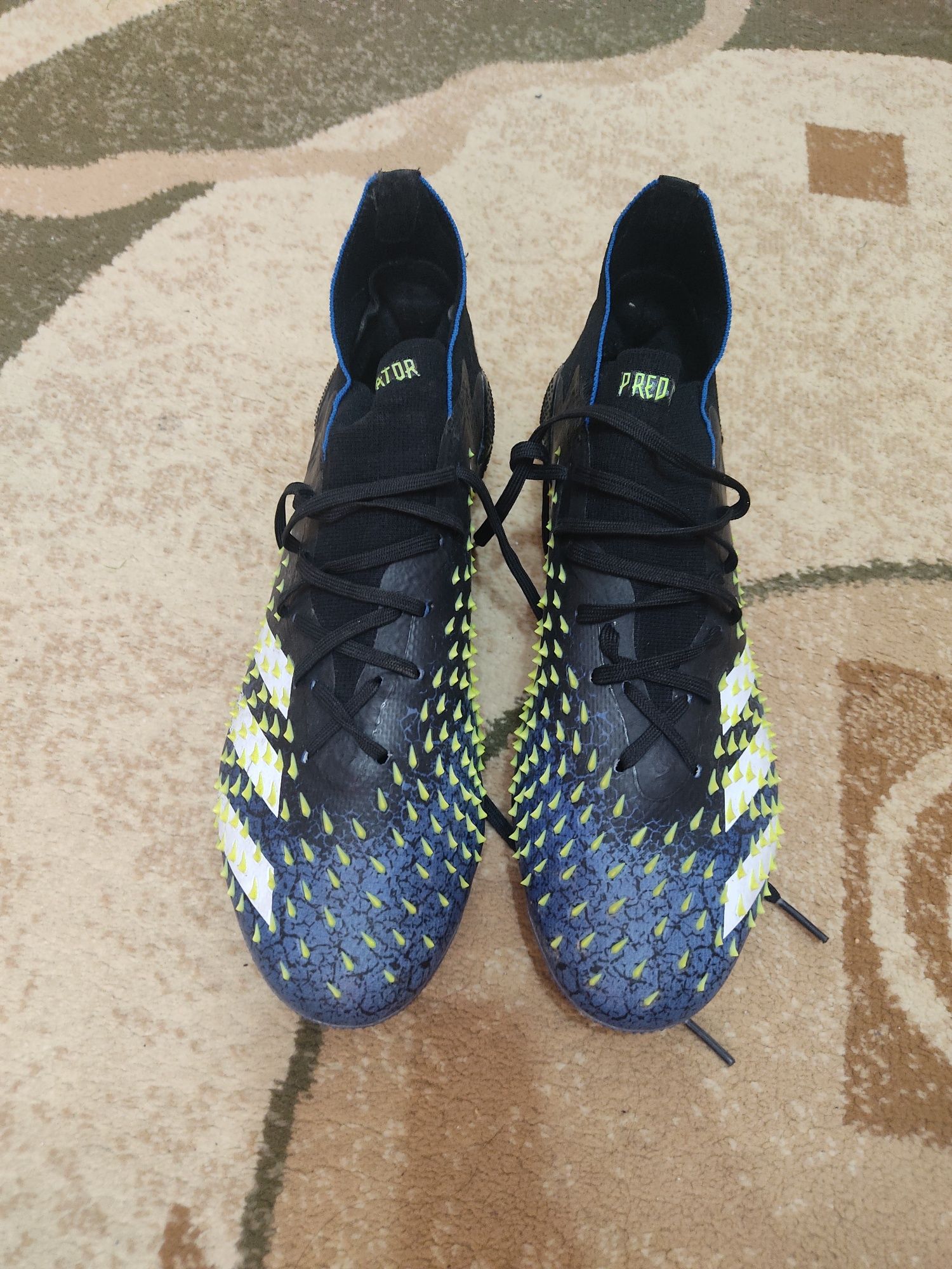 Продам бутцы Predator X и в подарок сороконожки Air zoom