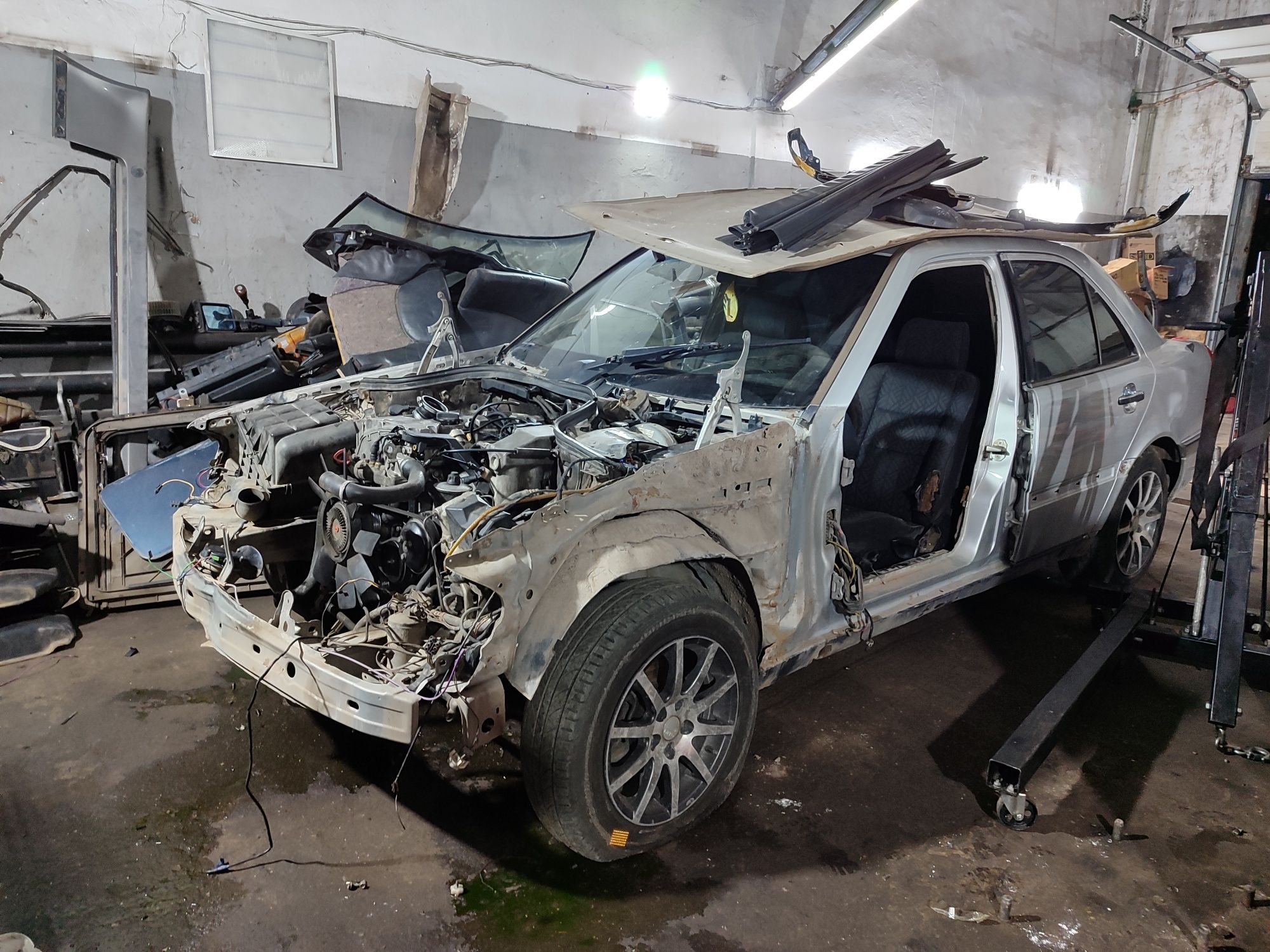 Мерседес W202 С220 по запчастям продаётся