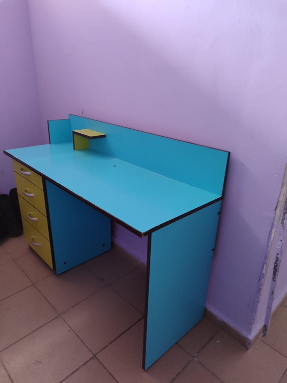 Продам стол для школьника