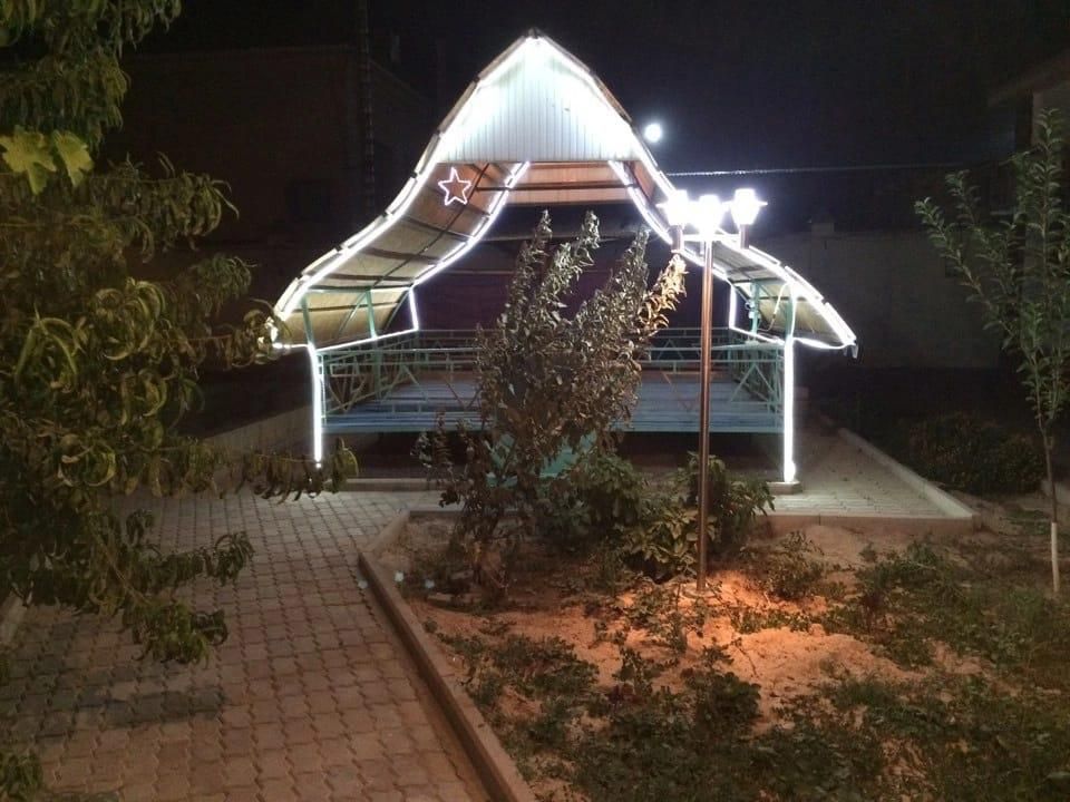 продам Тапчан крытый красивый с досками