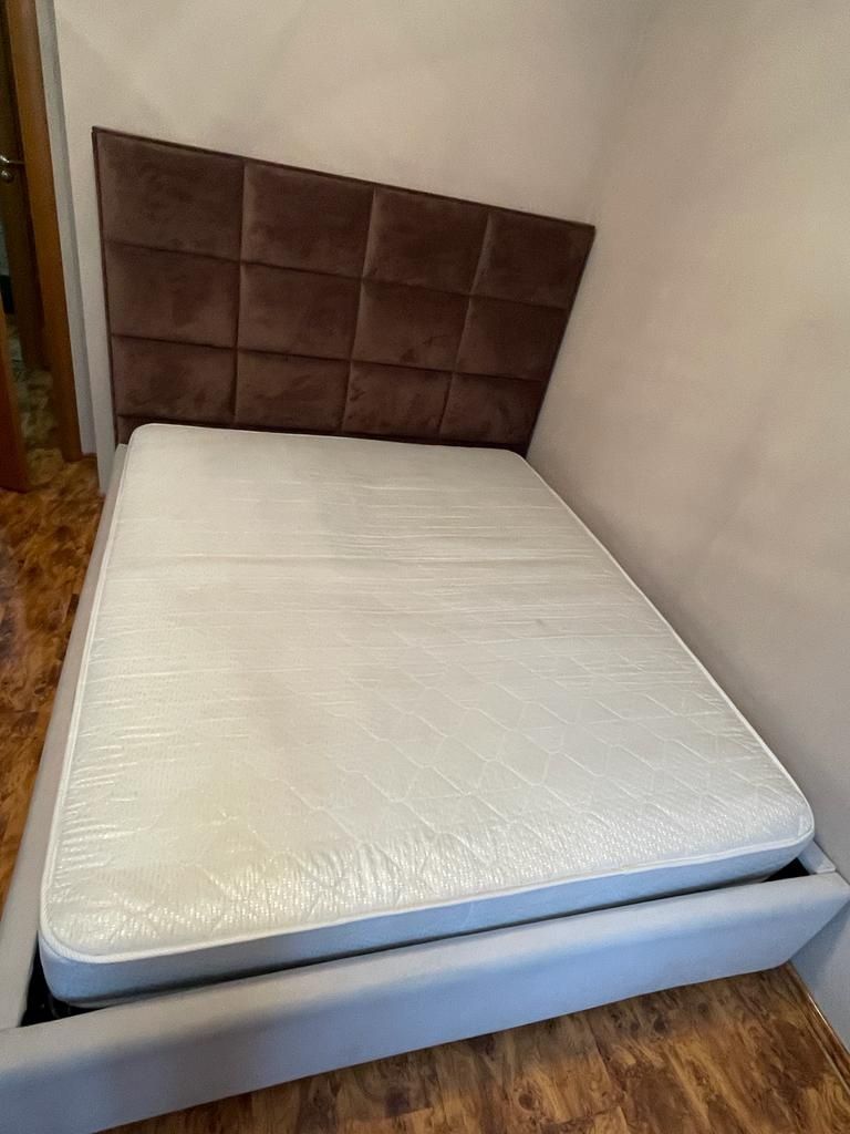 Двухспальный кровать с подъёмные механизмом