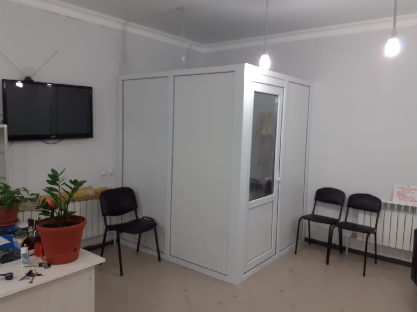 Продам действующую парикмахерскую "Жанна" в центре р. Болашак.