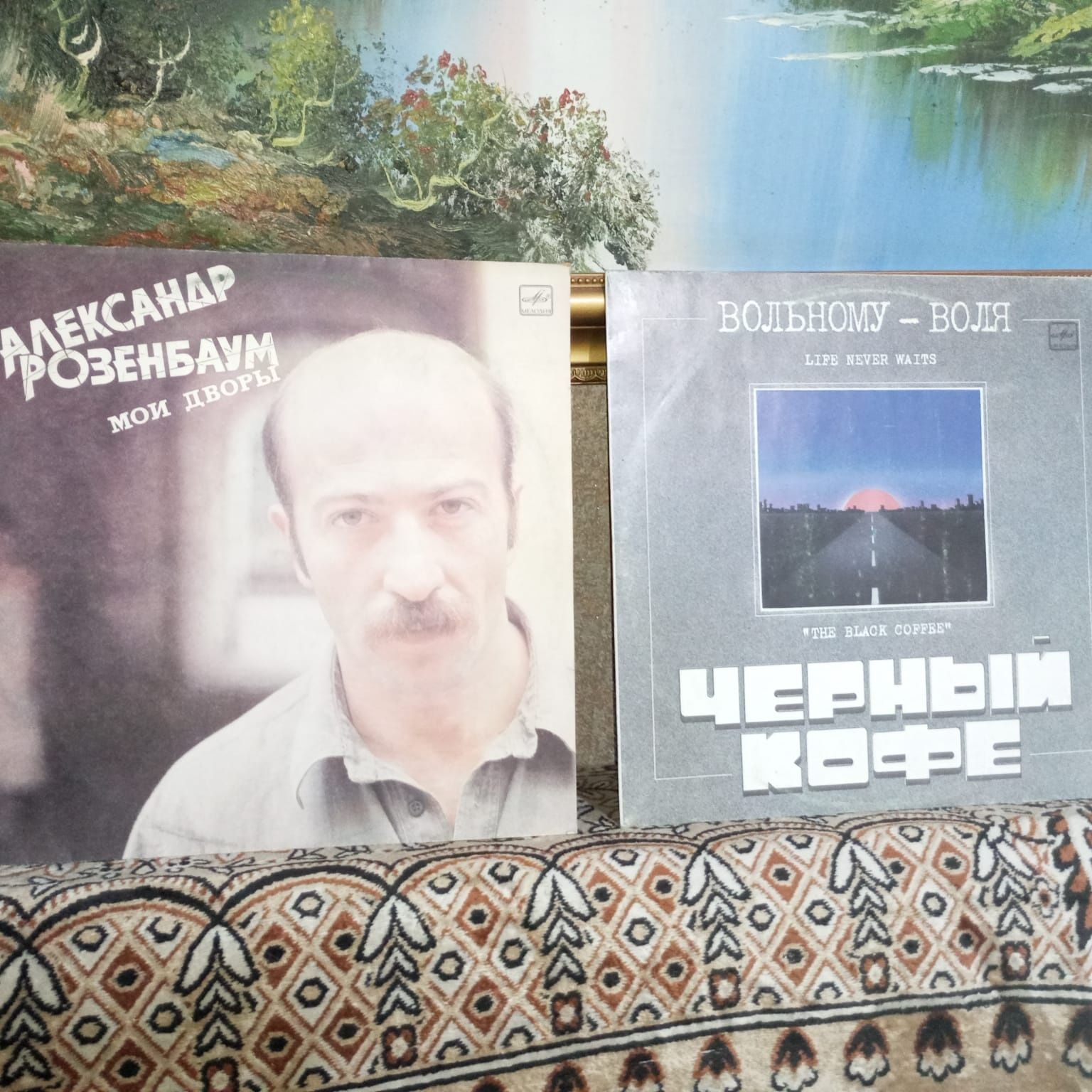 Виниловые диски и проигрыватель мелодия 103
