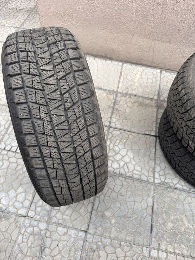 Продам зимнюю резину 245/55/R19