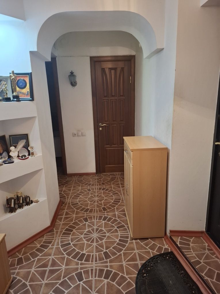 Продам прихожую . Польская. Качество хорошее. В отличном состоянии .