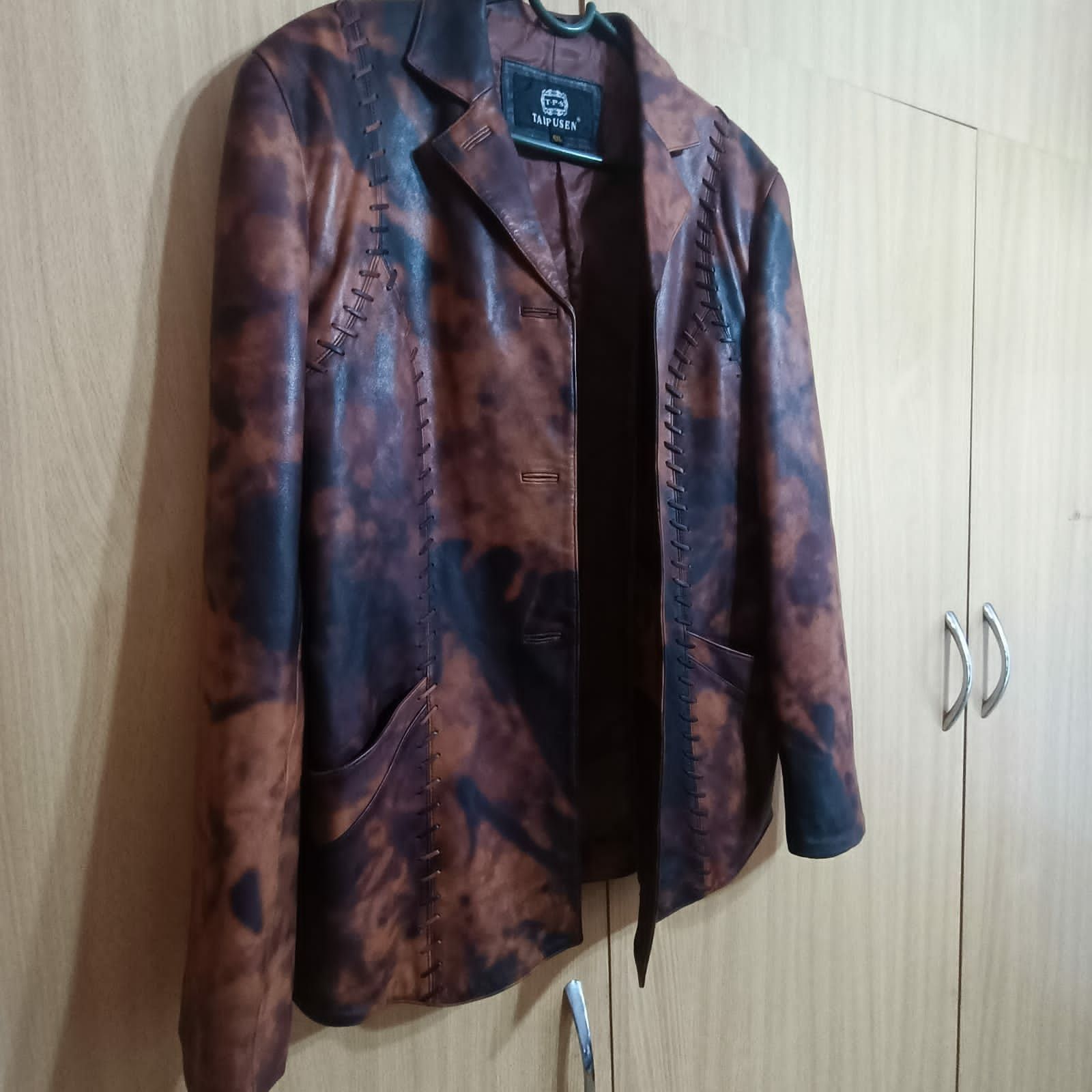Продам женские вещи. Натуральную Турецкую дублёнку,куртку и пиджак