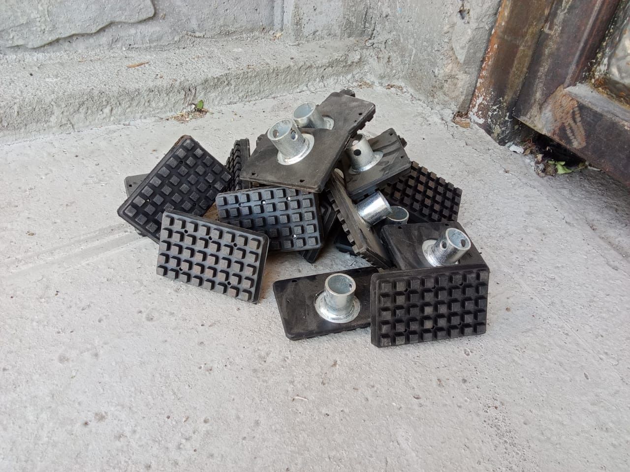 Продам распорки срочно