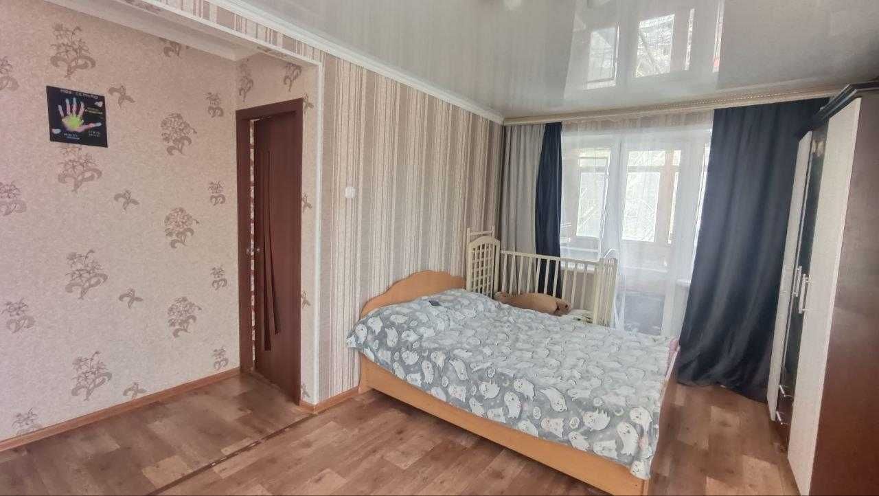 = 1-комн. 12-й мкрн. 3/5, Майкудук с ремонтом, торг.