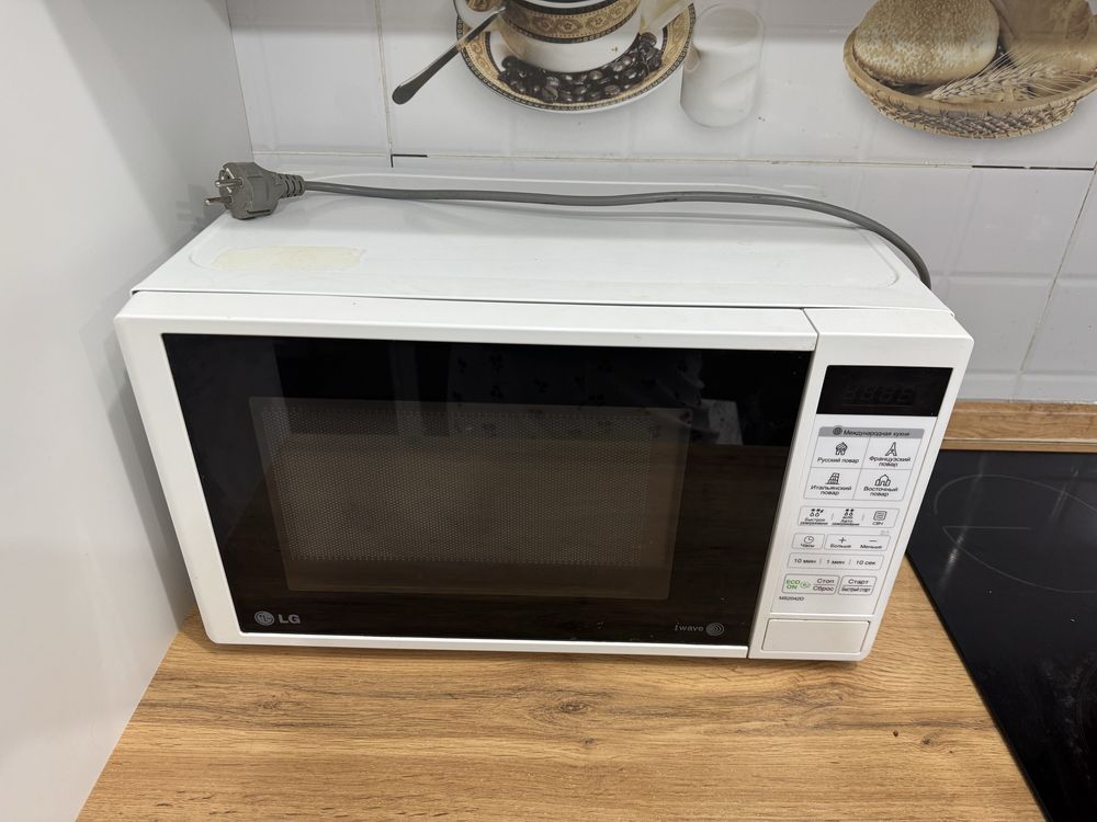 Микроволновка LG.