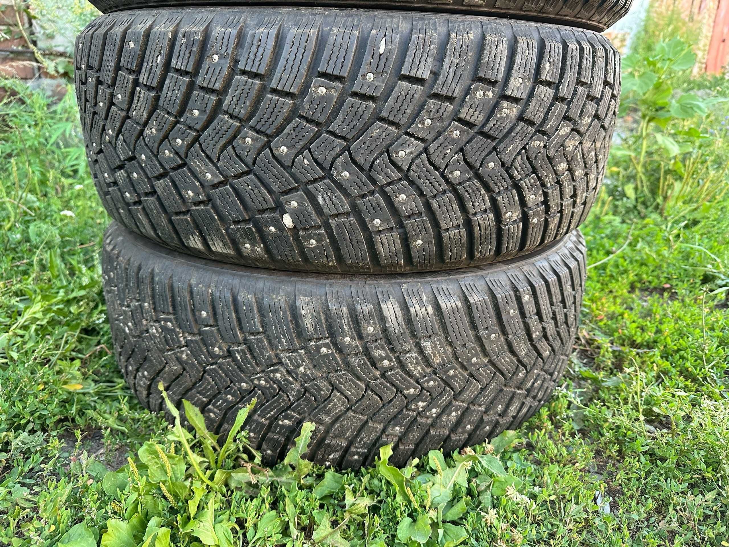 215/55 R17 Зимние шины Continental IceContact 3