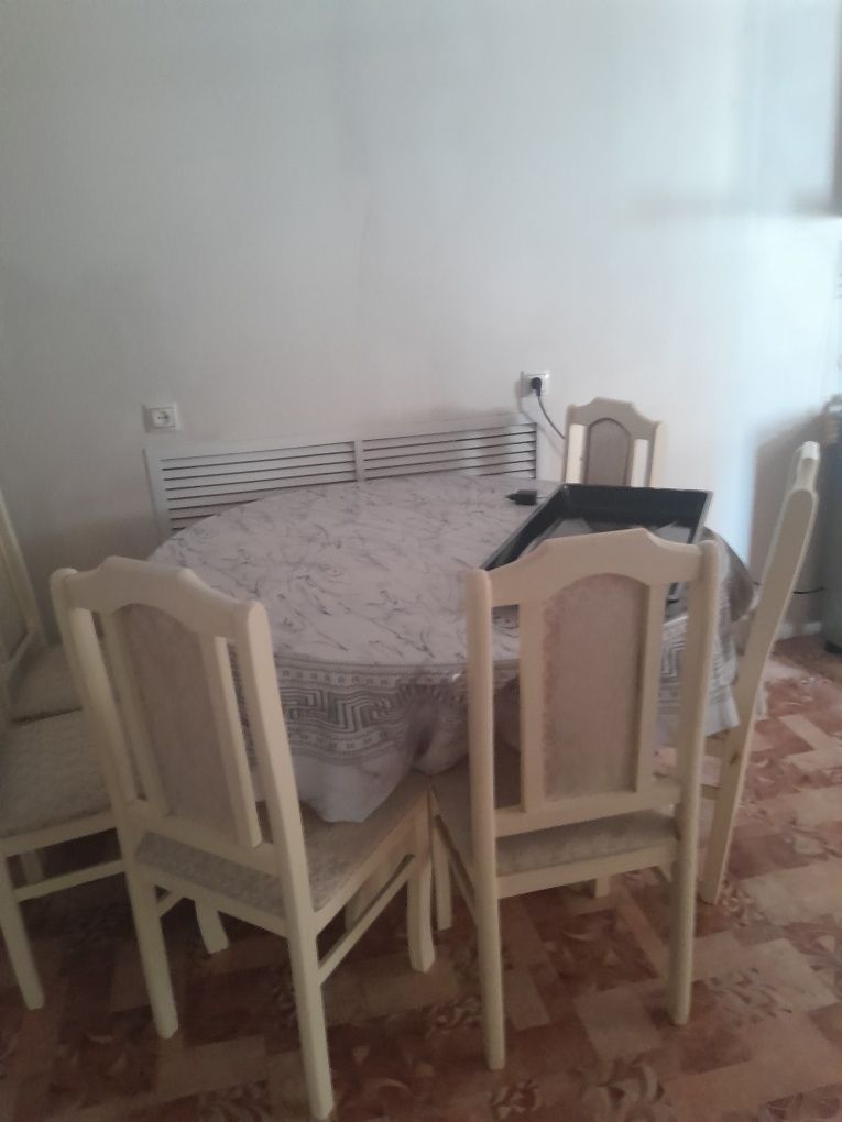 Круглый стол диаметр130см в комплекте 6 стульев