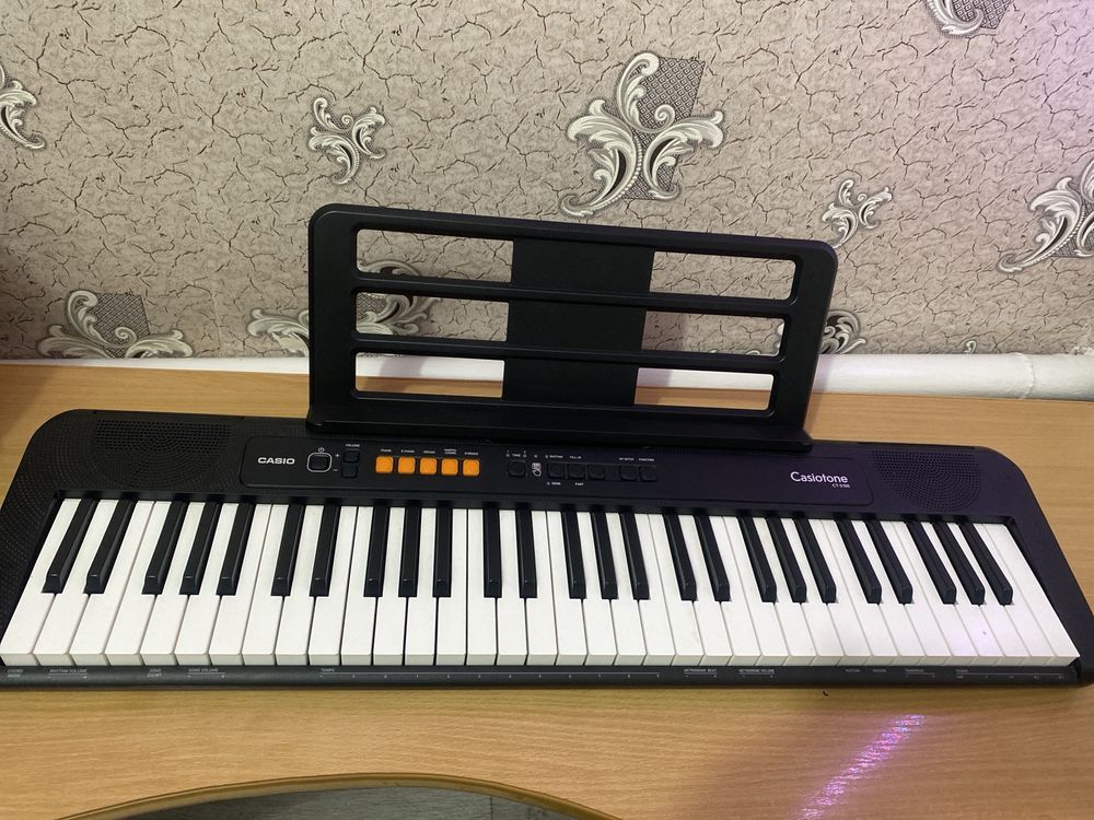Продам Синтезатор