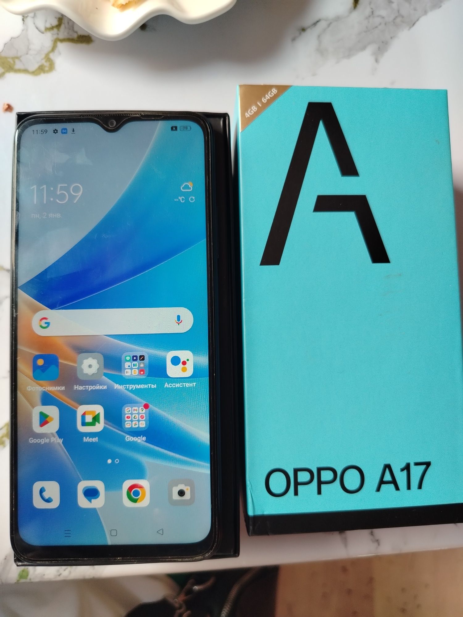 Оппо А 17 с коробкой