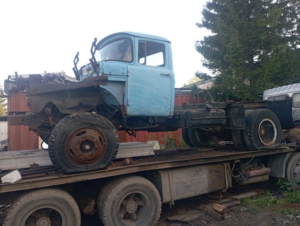 ЗИЛ в разбор есть всё