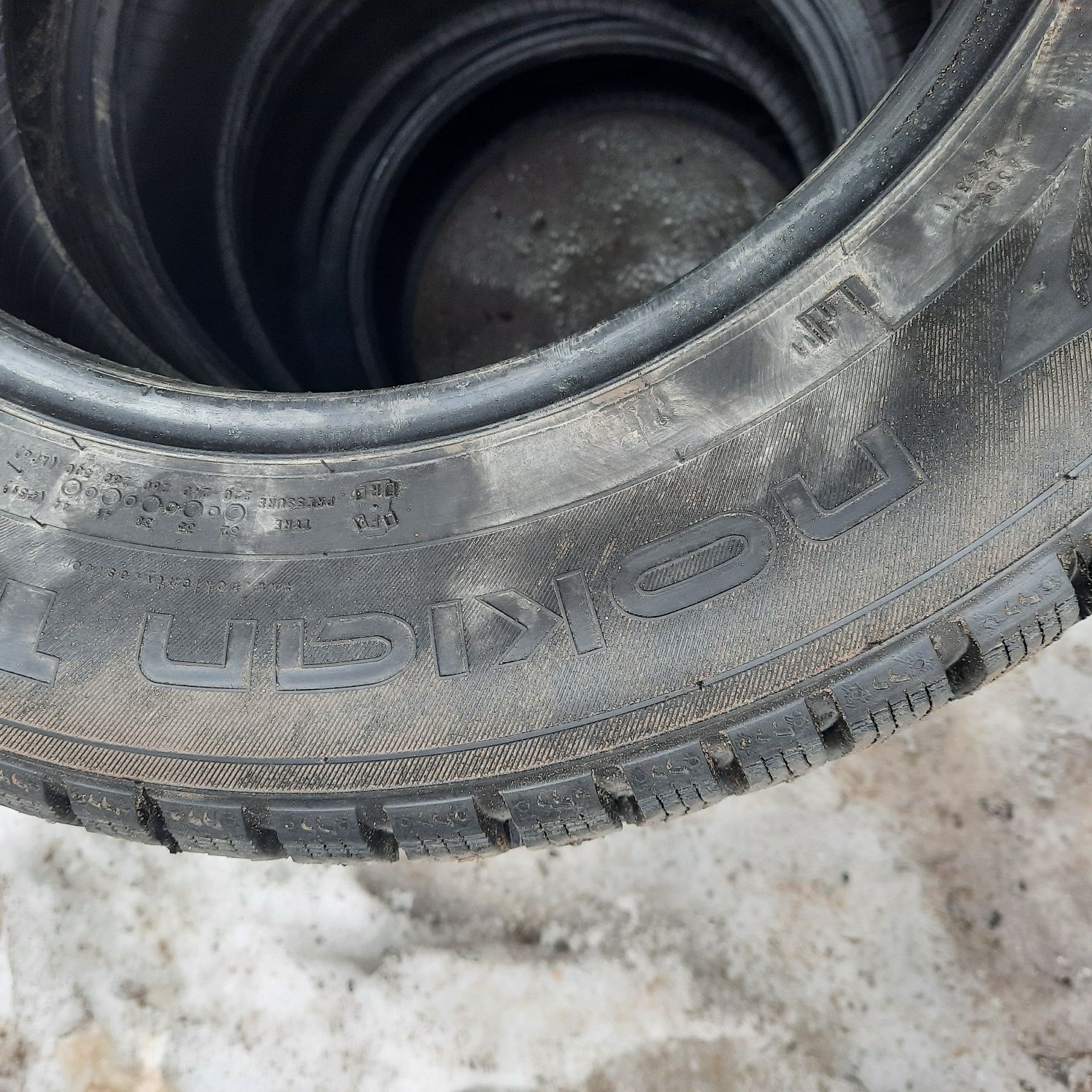 Продам зимние шины Nokian