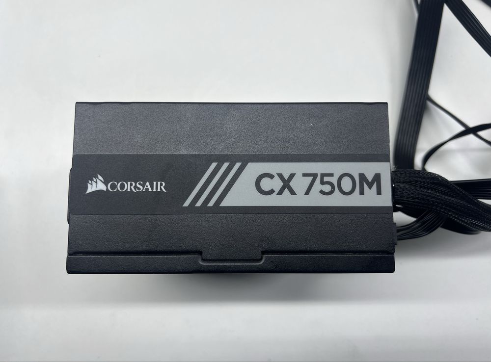 Блок питания Corsair CX750M 750W в хорошем состоянии