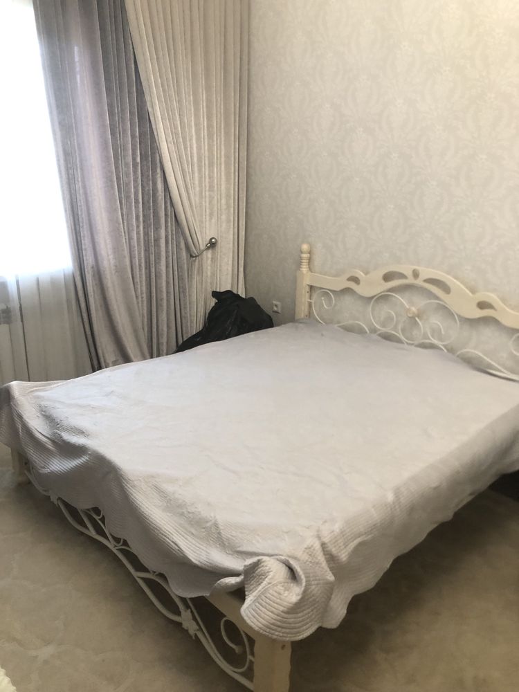 Кровать двуспальная