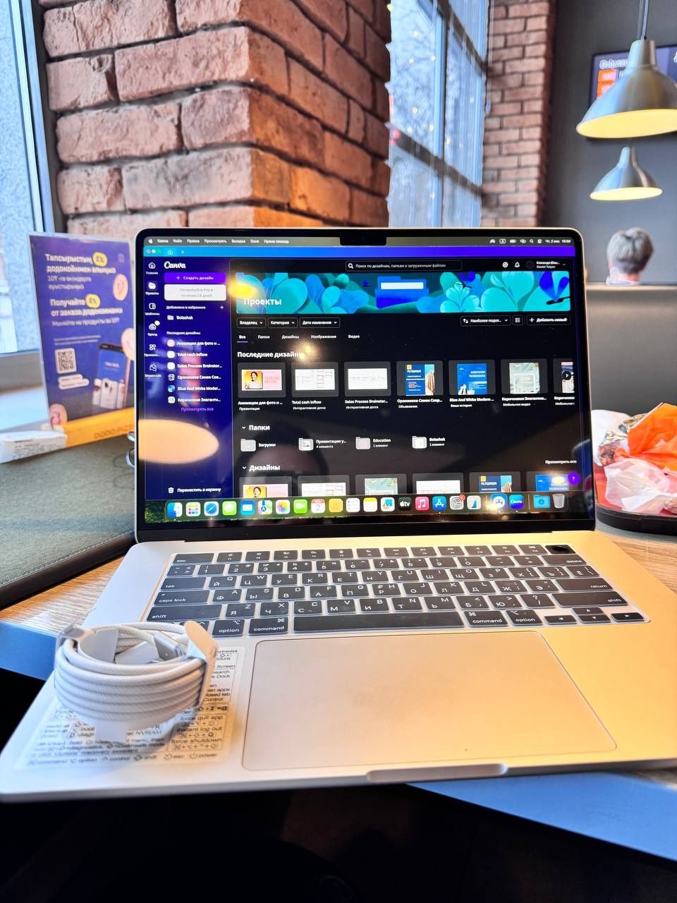 MacBook Air 15” (M2, 8/256), полный комплект.