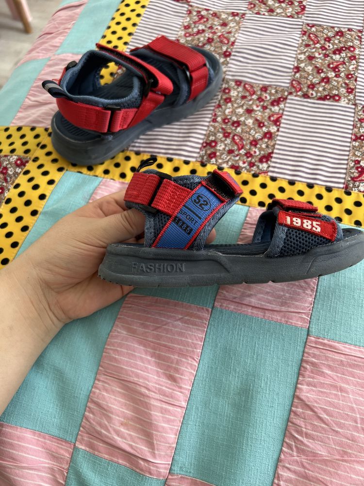 Сандали детские продам