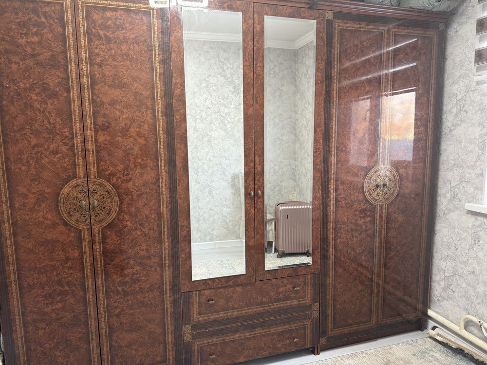 Продам спальный гарнитур