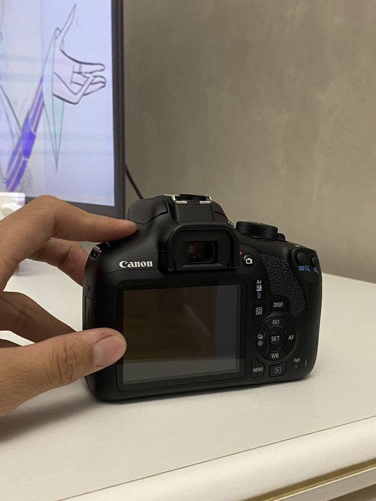 Новый Фотоаппарат Canon eos 1300D и обьектив Canon 50mm
