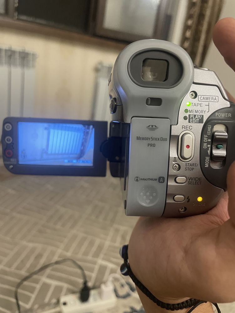 Продаю камеру Sony DCR-HC90E