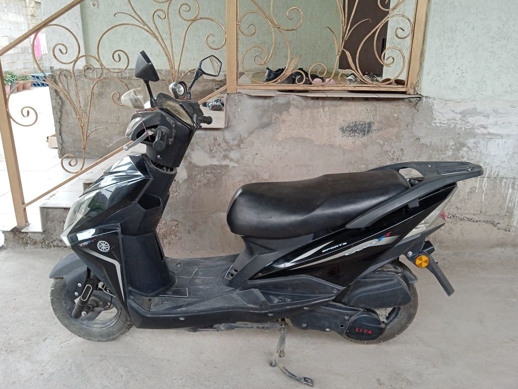 Продам  срочно скутер