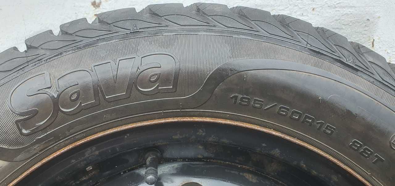 Два зимних шипованных колеса в сборе 195/60 R15 Toyota  Chevrolet