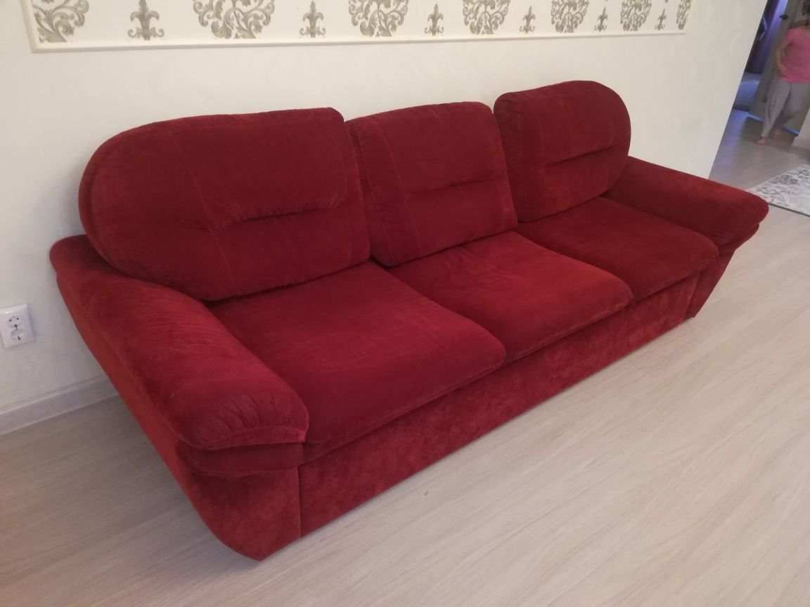 Продам диван в хорошем состоянии.
