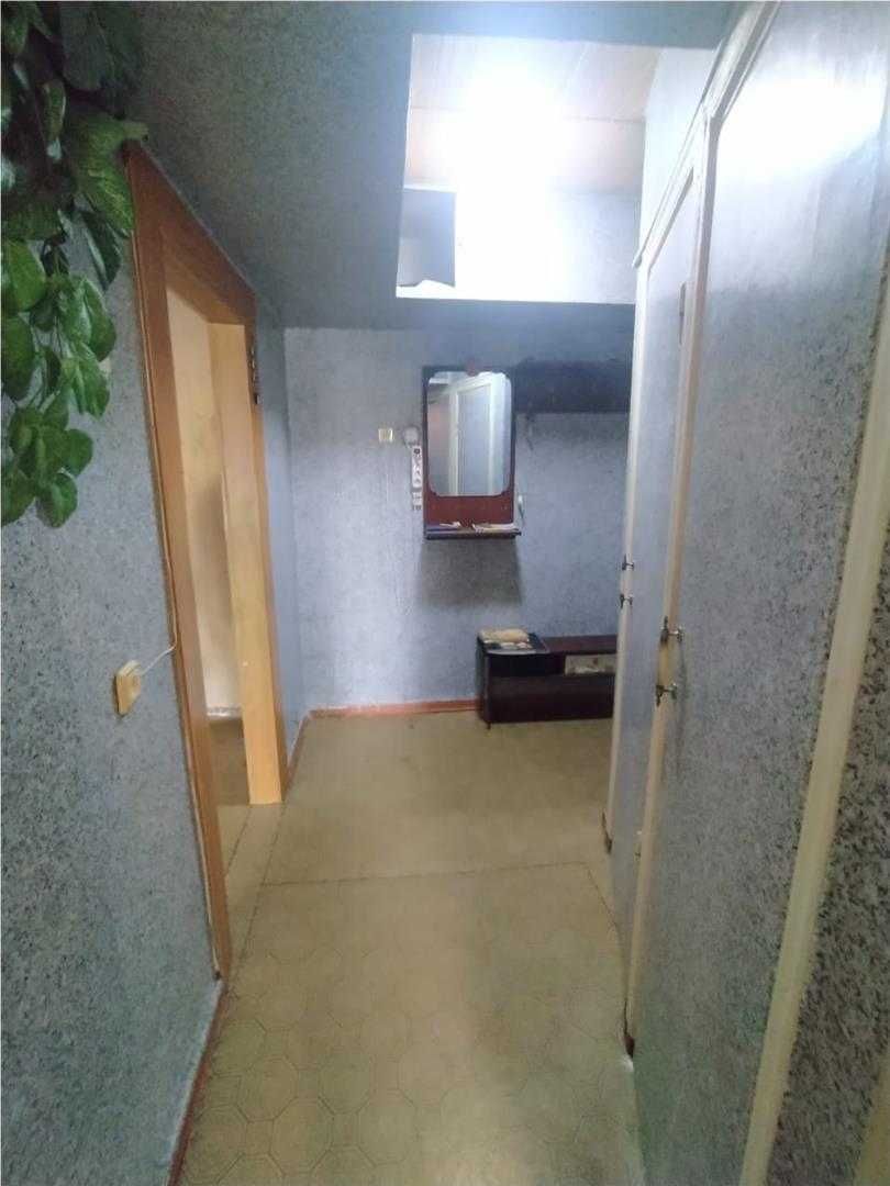 Продам 2-х ком.в Михайловке ост-вка Баня,кирпич 4этаж сан.узел раздель