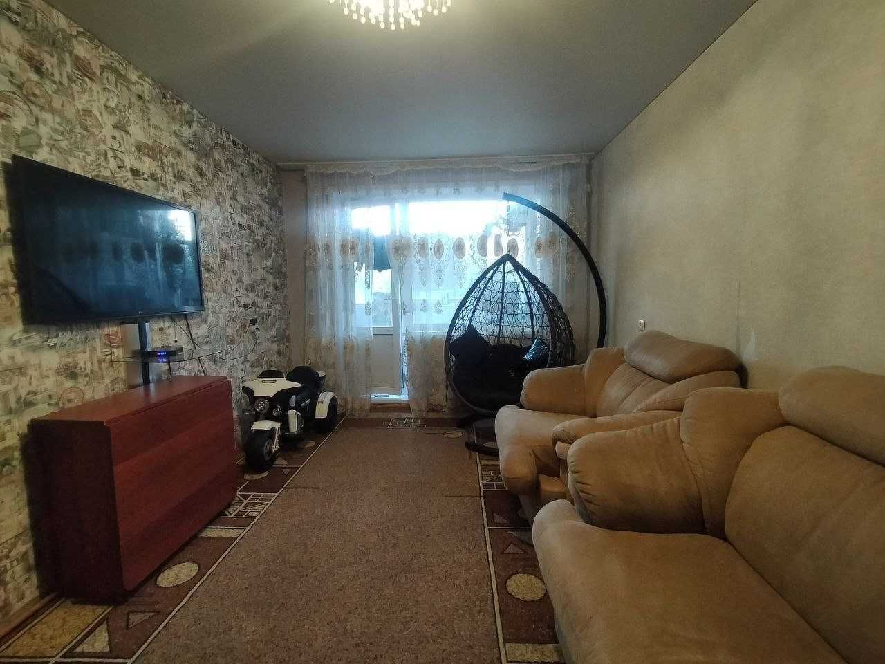 Продажа двухкомнатной квартиры в 19 м/р-не в доме 1993 г.п.