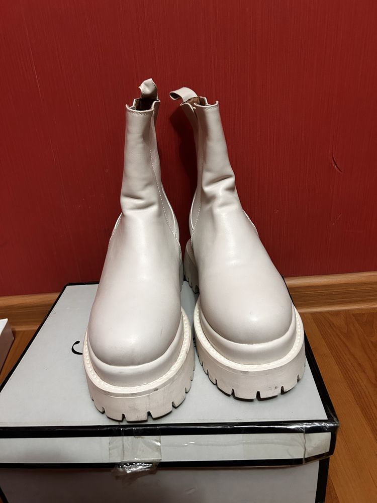 Продам зимние сапоги 10000 тенге