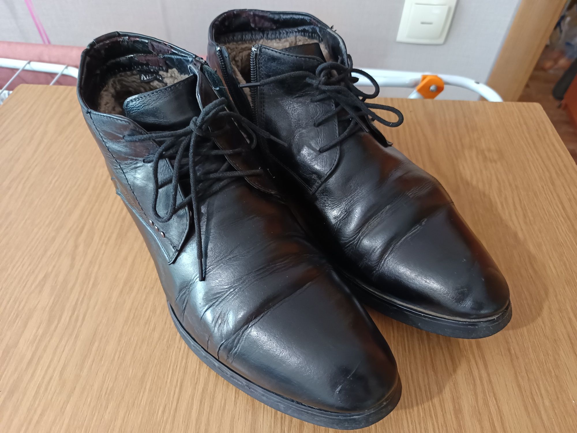 Продам зимние сапоги 45 р чисто кожа