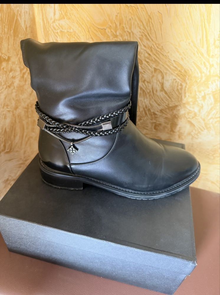 Продам женские сапоги
