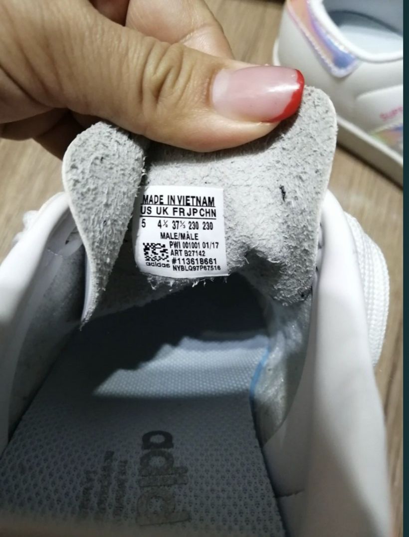Фирменные кроссовки Adidas