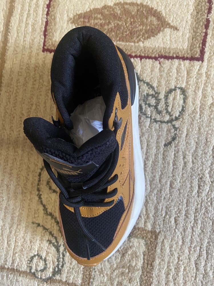 Продам спортивные ботинки Puma.