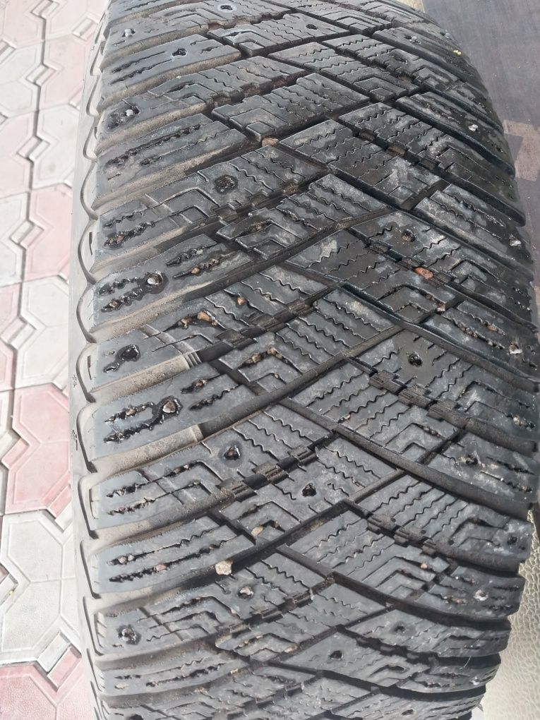 Зимние шины 255/55/18