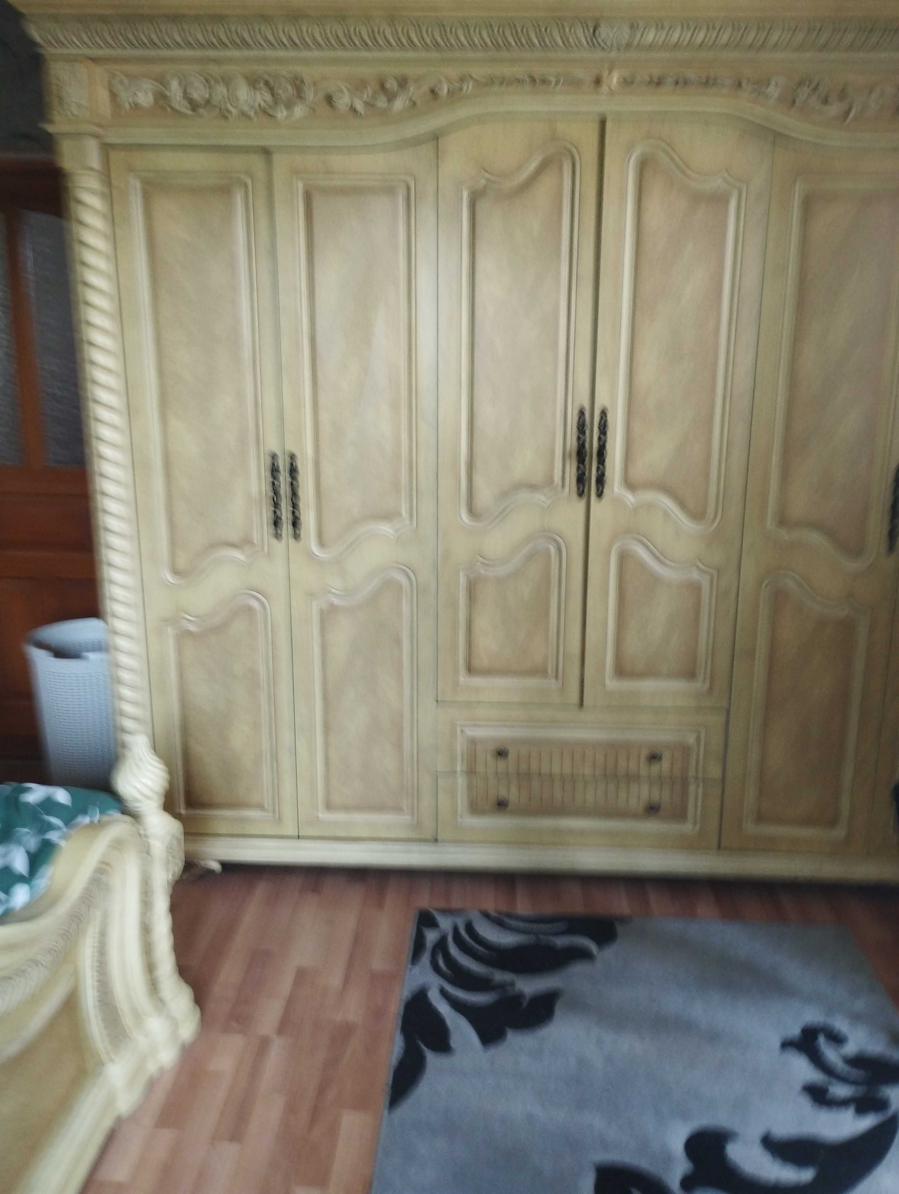 Продам спальный гарнитур