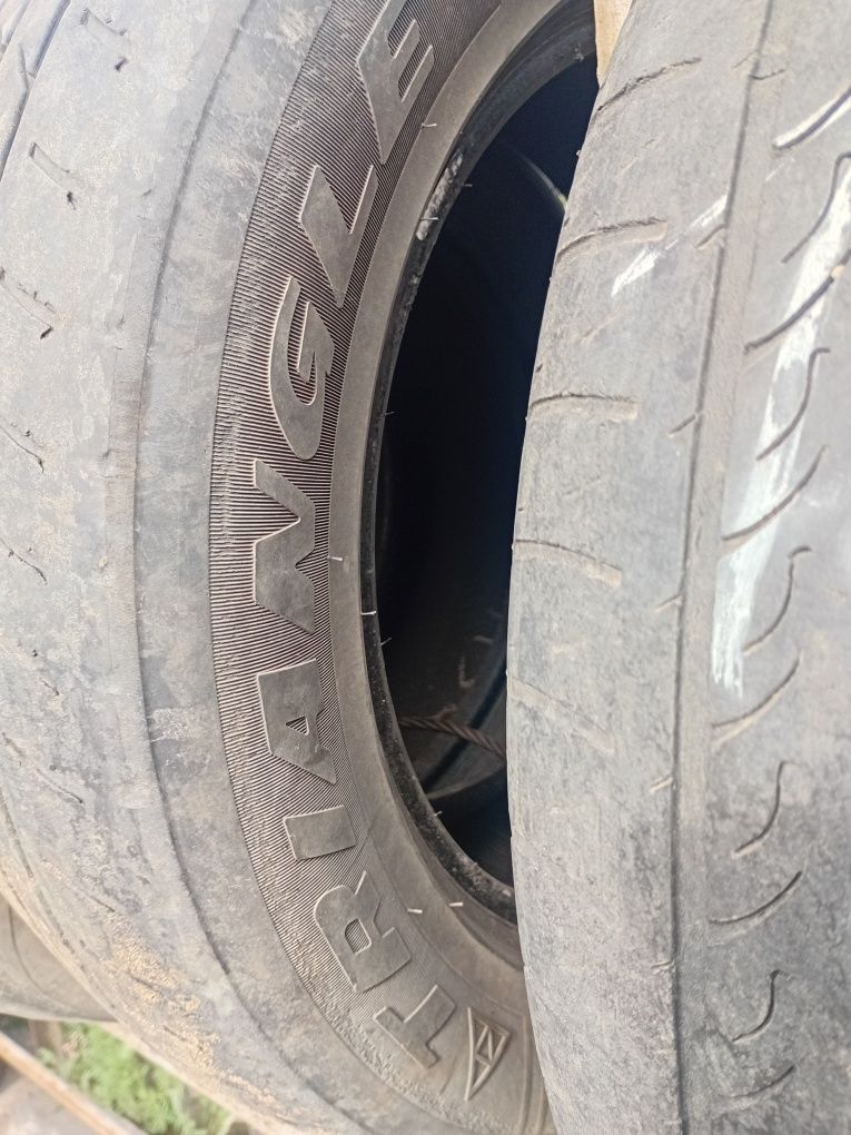 Продам комплект шин 215/60/16