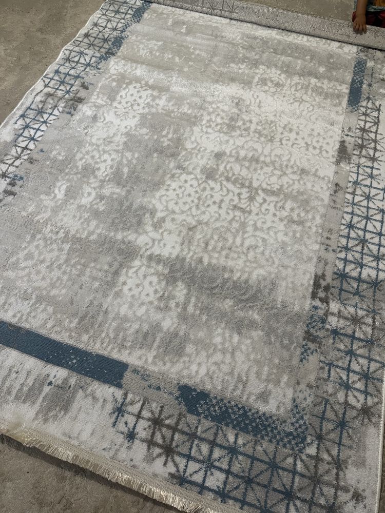 Продам ковер новый 160*230