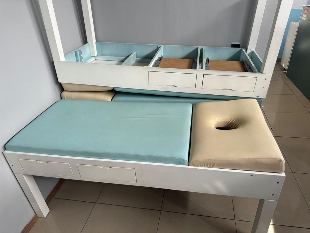 Кушетка для массажа в хорошем отличном состояний