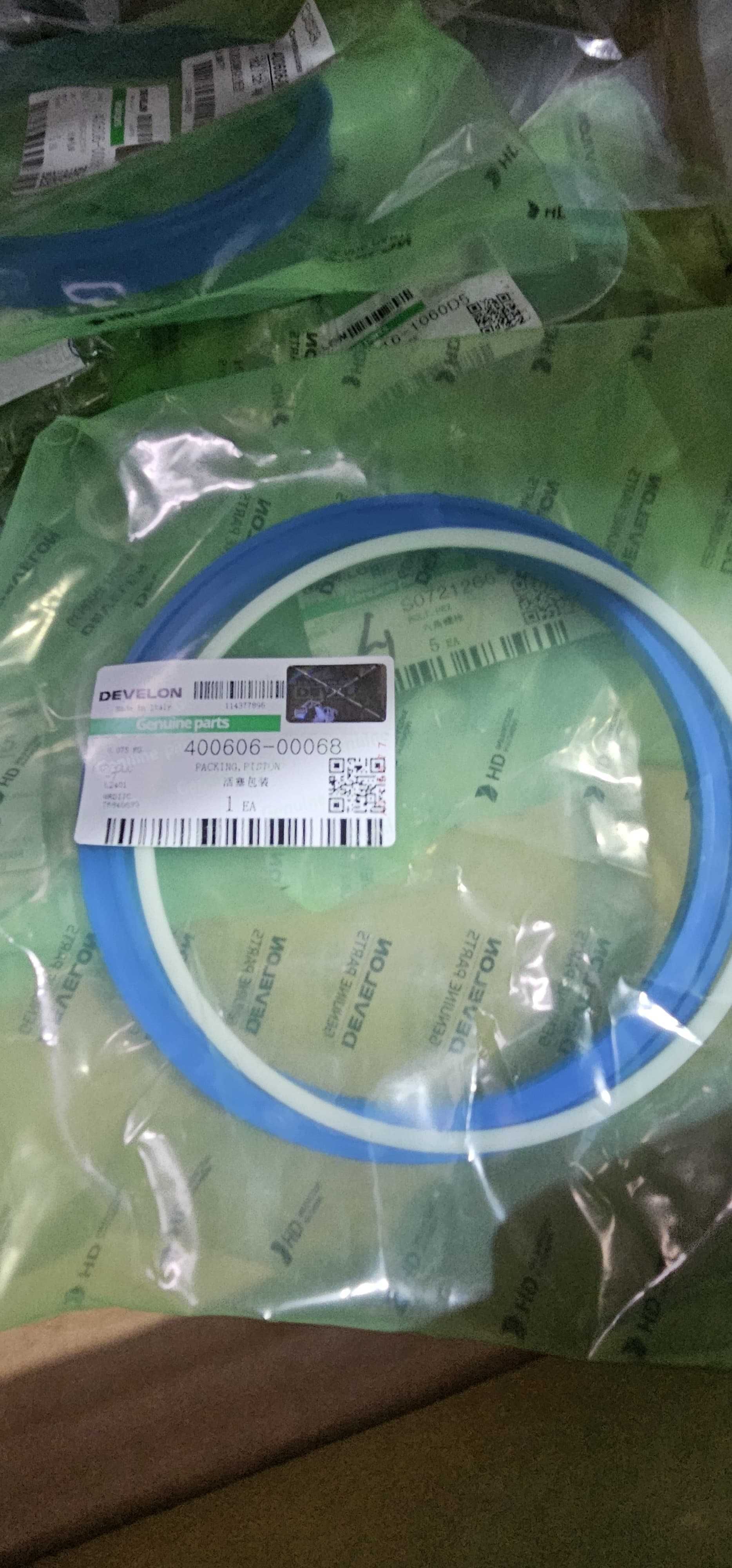 Уплотнение манжета натяжителя ленивца экскаватора Doosan DX800 DX1000