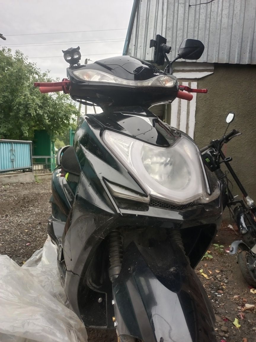 на продаже мопед