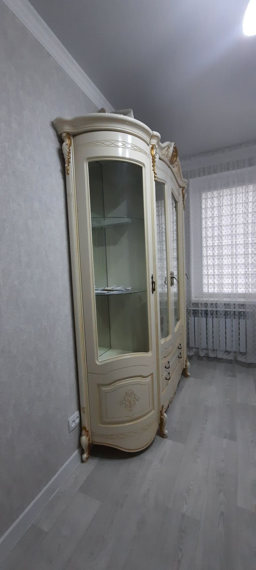 Продаётся мебель б/у в хорошем состоянии,  бежевый цвет, не дорого.