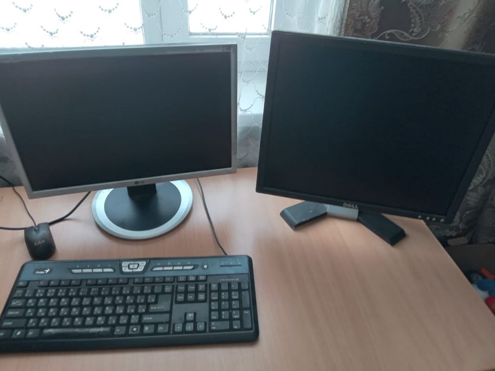Продам компьютерный стол
