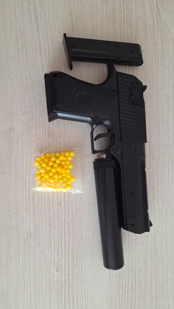 Игрушечный пистолет C.20+