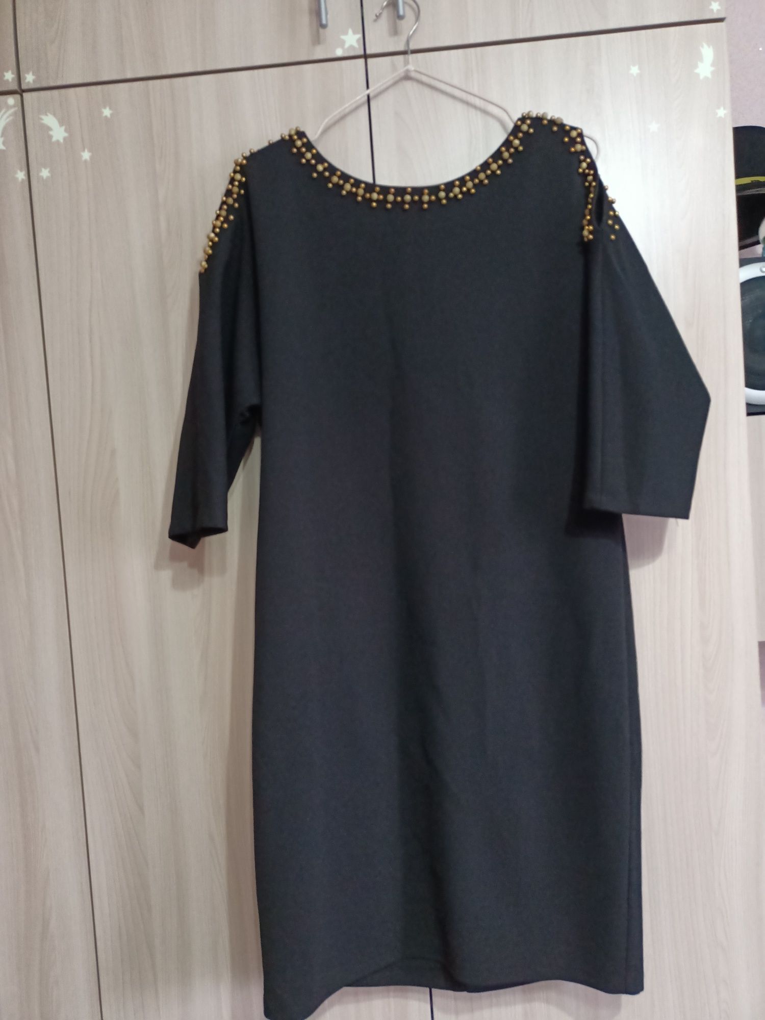 Продам платья женские